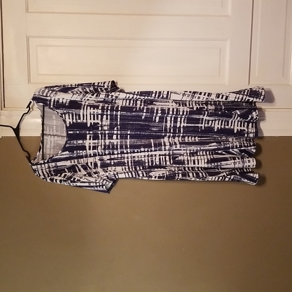 Avenue Dresses & Skirts - Like New Avenue Short Sleeve Dress